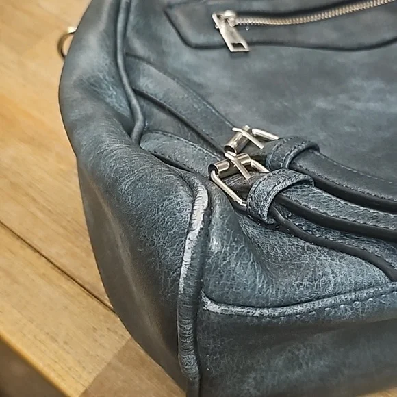 Genuine Leather Beautiful Design Women's Bag. - Picture 15 of 16